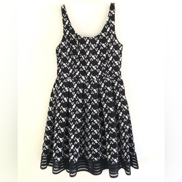 SB By Sachin & Babi | Floral Embroidered Black White Dress Size 8 Sleeveless - Picture 6 of 12
